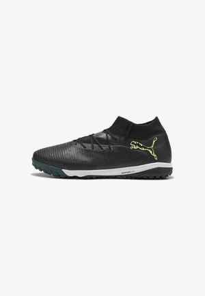 Schwarzer Sportschuh mit strukturiertem Obermaterial, elastischem Kragen und grünen Akzenten. Verfügt über eine weiße Zwischensohle mit der Aufschrift "PROFOAM LITE" und eine genoppte Außensohle.