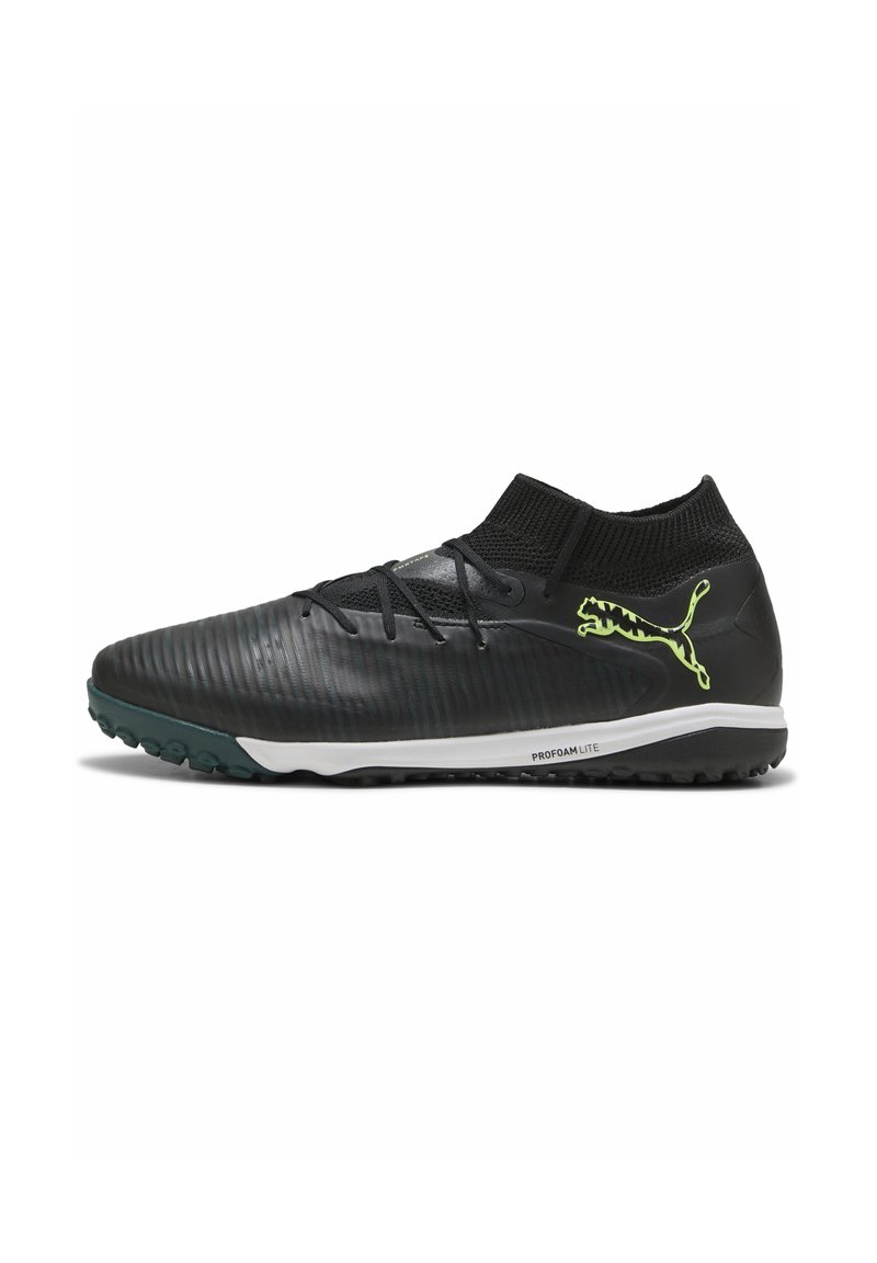 Zapatilla deportiva negra con parte superior texturizada, cuello elástico y acentos verdes. Presenta una suela intermedia blanca etiquetada como "PROFOAM LITE" y suela con tacos.