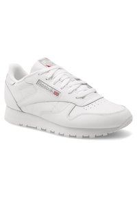 Baltos Reebok sportbačiai iš lygaus odos, su raišteliais, perforuotu pirštu, paminkštintu apykakliu ir įspaustu logotipo detaliu.