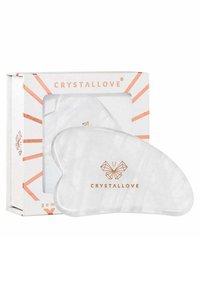 Duidelijk kristallen gua sha-gereedschap met een gladde textuur, gevormd als een vlinder, met een gouden "CRYSTALLOVE" logo. Verpakt in een witte doos.