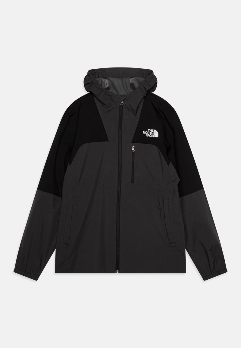 Casaco corta-vento preto e cinza, com capuz, bolso frontal com fecho e logo na parte superior esquerda do peito. Tecido texturizado e resistente à água.