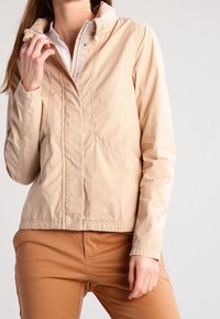 Bench Tunn jacka - beige