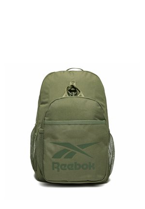 Mochila Reebok de color verde oliva con bolsillo frontal con cremallera, bolsillos laterales de malla y logo de Reebok en el bolsillo frontal.