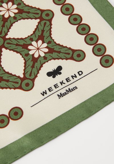 Siidist sall, millel on lille- ja leheline muster rohelises, pruunis ja valges, rohelise äärisega ja trükitud tekstiga: "WEEKEND MaxMara."