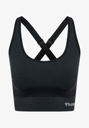 Sort sports-BH lavet af et tekstureret, åndbart stof. Har en bred bund og krydsede stropper. Diskret brandlogo på den nederste kant.