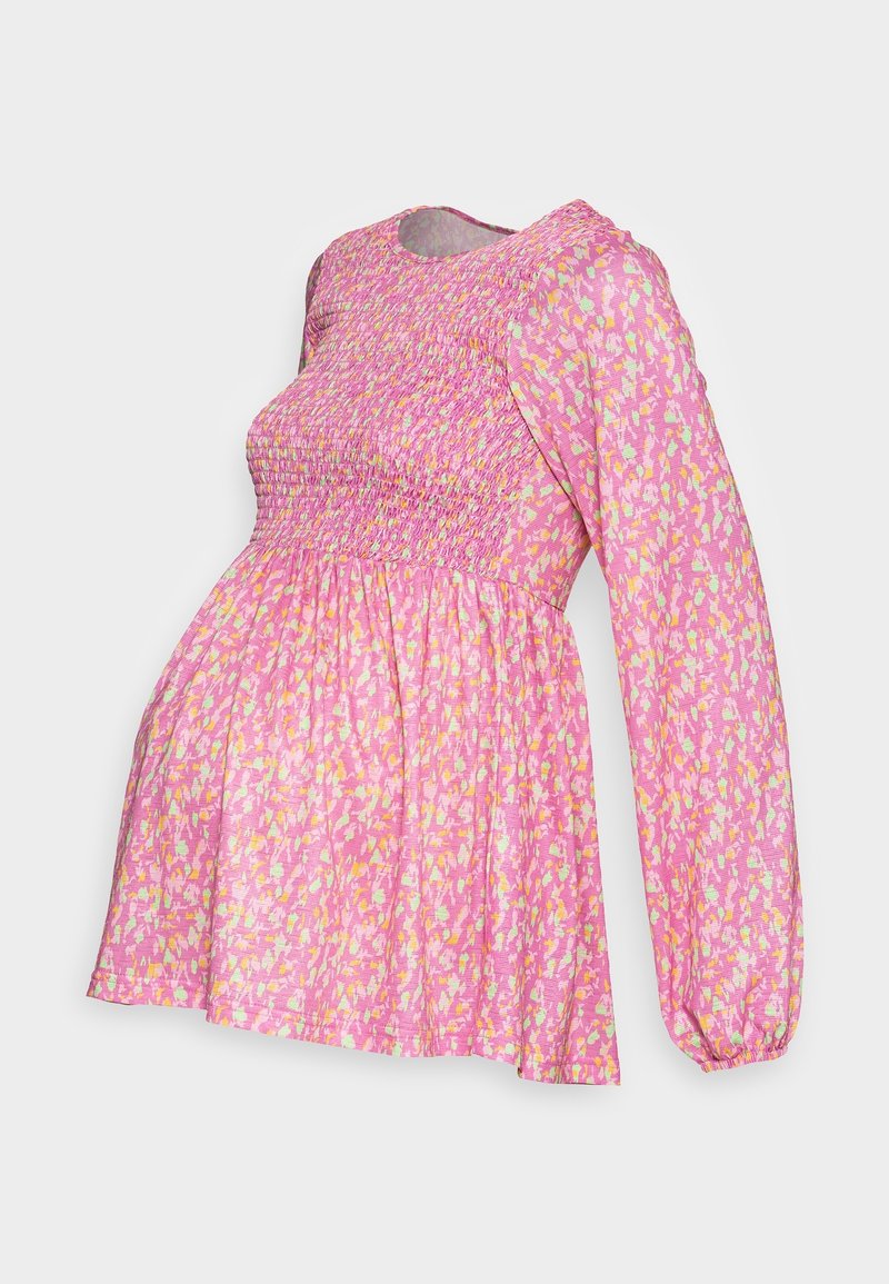 Růžová těhotenská blůza s dlouhým rukávem, s nařaseným tělem a vícebarevnými abstraktními skvrnami, volný střih, nabíraný pas a kulatý výstřih.