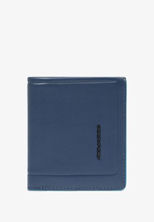 Portafoglio bifold in pelle blu con cuciture minime e logo verticale nero nell'angolo in basso a destra.