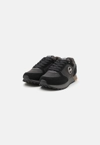 Colmar Originals TRAVIS BOOST - Sapatilhas - black/chocolate