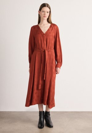 MIDI DRESS - Denné šaty - modern rust