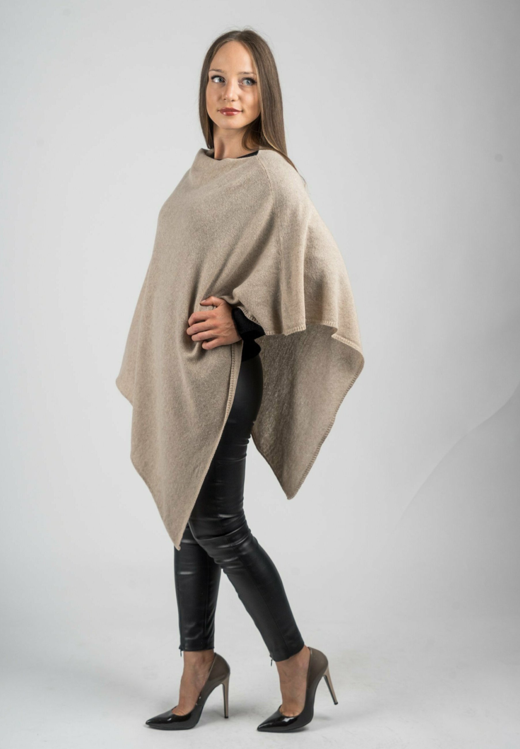 dalle piane cashmere poncho