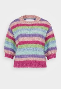 Multikleurige gestreepte trui met zachte, pluizige textuur. Strepen in roze, paars, groen en blauw; ronde hals, korte mouwen.