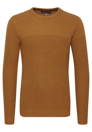 Strikkegenser i dempet sennepsfarge, med et teksturert mønster på kroppen og glatte ribbestrikkede mansjetter og kant. Klassisk rund hals-design.