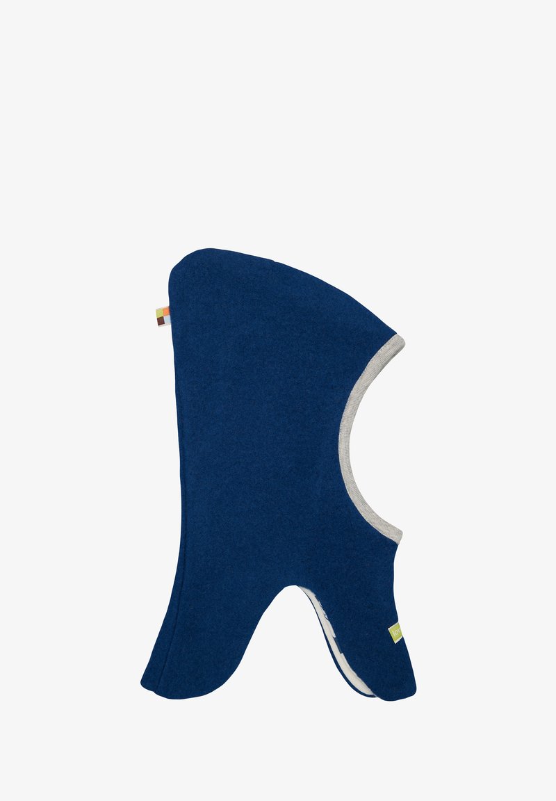 Blaue Fleece-Balaclava mit grauem Innenfutter. Verfügt über eine einzigartige Form, die Kopf und Hals bedeckt, mit einem Etikett an der Seite. Glatte Textur.