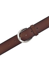Cintura in pelle marrone con una fibbia a forma di mezzaluna argentata e tre fori visibili su uno sfondo bianco.
