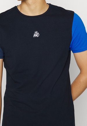 T-shirt med print - blue