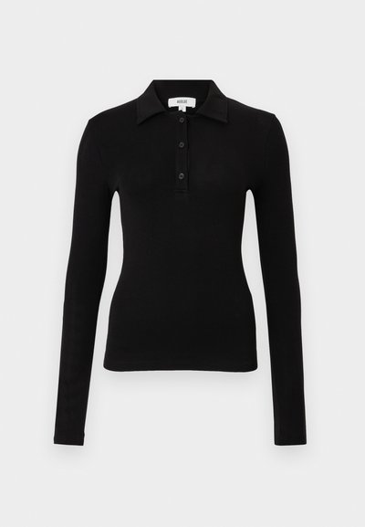 Μαύρο πόλο με μακριά μανίκια από απαλό ύφασμα, με γιακά, κουμπωτή λαιμόκοψη και εφαρμοστή σχεδίαση για κομψή εμφάνιση.