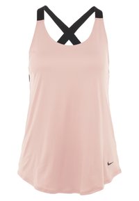Jasnoróżowy sportowy top na ramiączkach z czarnymi krzyżującymi się paskami i zaokrąglonym dołem. Wykonany z gładkiego materiału, z małym czarnym logo u dołu.