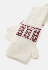 Guanti senza dita lavorati a maglia in crema con polsini a coste testurizzati e un motivo geometrico bordeaux sul polso. Realizzati in morbida lana.