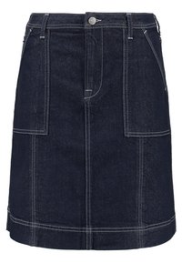 Falda de mezclilla oscura con una cintura ajustada, cinco bolsillos y costuras blancas. Presenta un corte recto y un dobladillo que queda por encima de la rodilla.