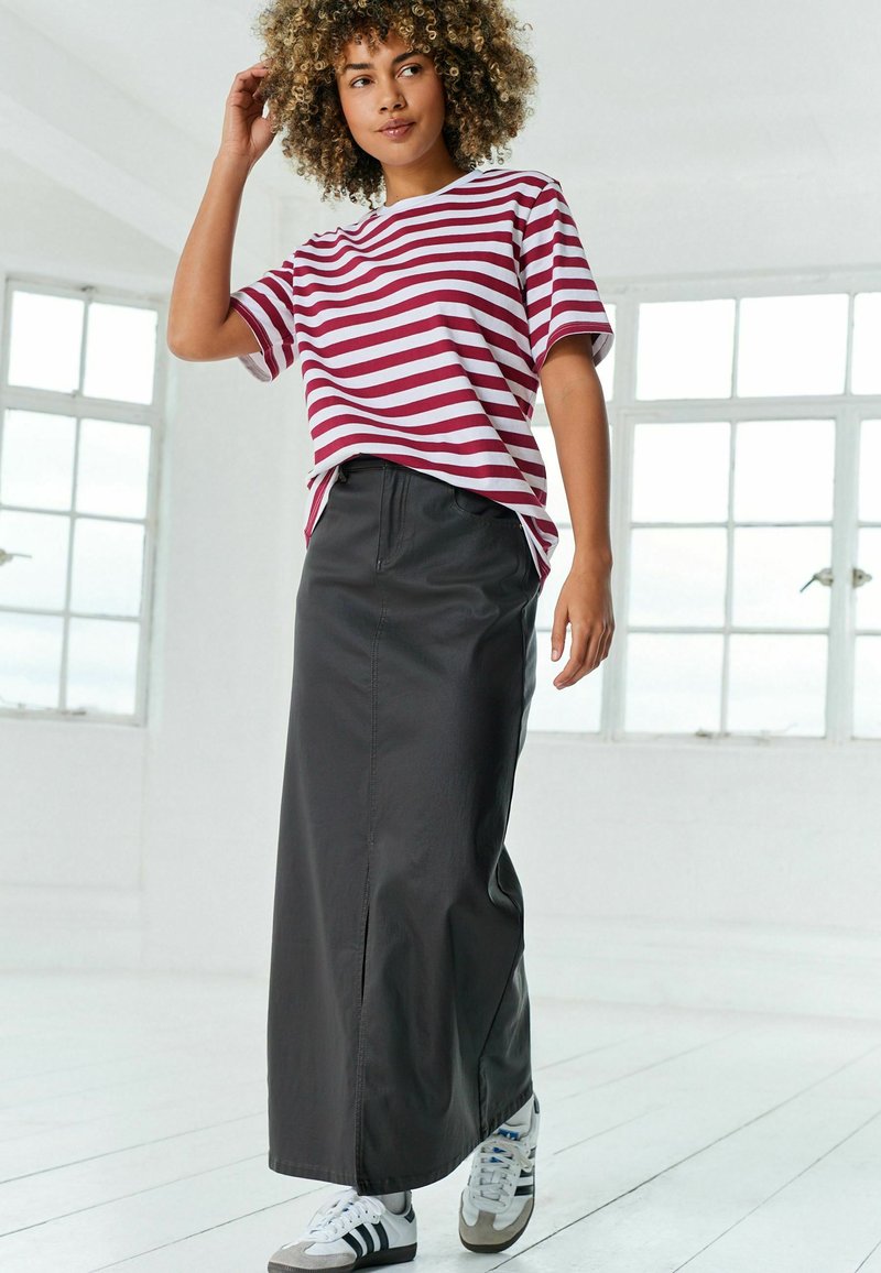 Next HEAVYWEIGHT SHORT SLEEVE CREW NECK STANDARD - Marškinėliai su spaudiniu - berry red ecru cream