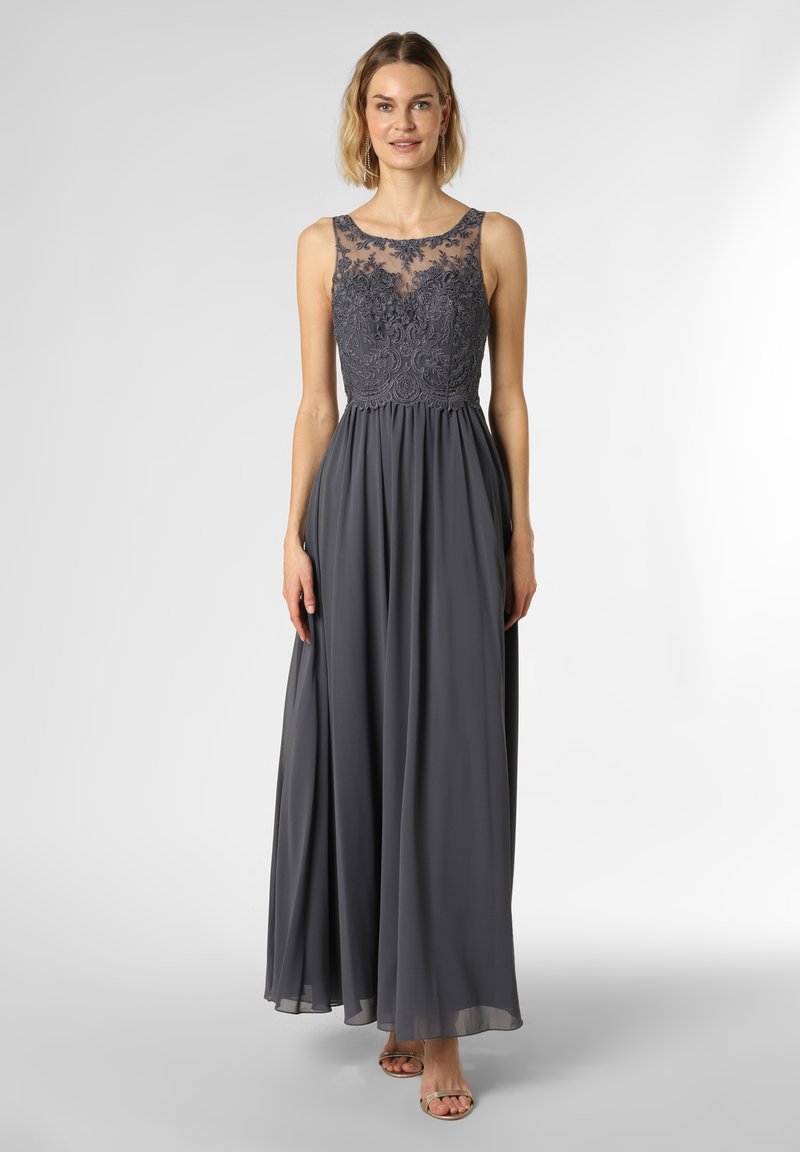 Kohlegraues Abendkleid mit einem taillierten Spitzenoberteil, transparentem Ausschnitt und fließendem Rock. Verfügt über ein ärmelloses Design und dezente Faltenlegung.