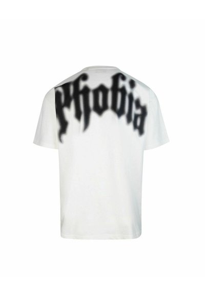 Weißes Baumwoll-T-Shirt mit einem großen, schwarzen, schattierten "phobia"-Textgrafik auf dem Rücken, mit kurzen Ärmeln und Rundhalsausschnitt.