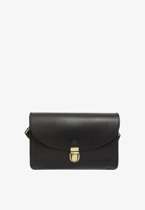 Schwarze Leder-Schultertasche mit abgerundetem Klappdeckel und goldfarbenem Metallverschluss auf weißem Hintergrund.
