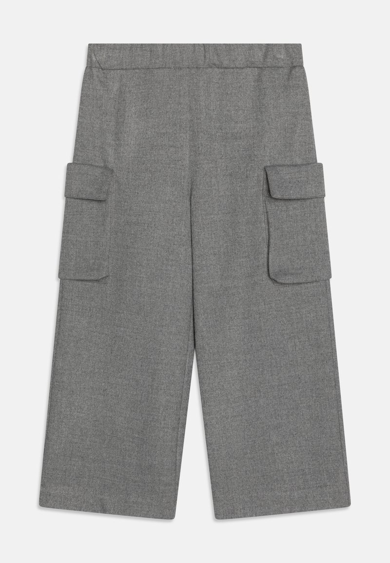 Szare szerokie spodnie cargo wykonane z teksturowanej tkaniny, z dwoma bocznymi kieszeniami na udach oraz luźnym, swobodnym krojem.