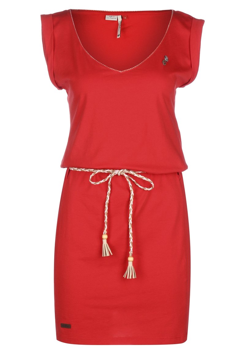 Robe rouge sans manches avec col en V, ceinture blanche tressée nouée à la taille et petits boutons près de l'encolure.