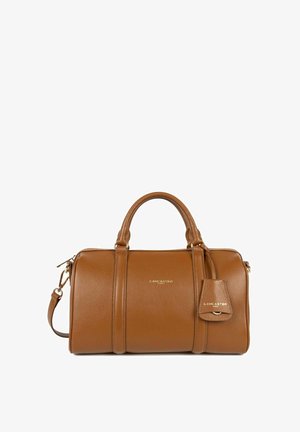 Tan leren handtas met dubbele korte handvatten en een verstelbare schouderriem. Heeft een ritssluiting en een klein label met logo-detail.