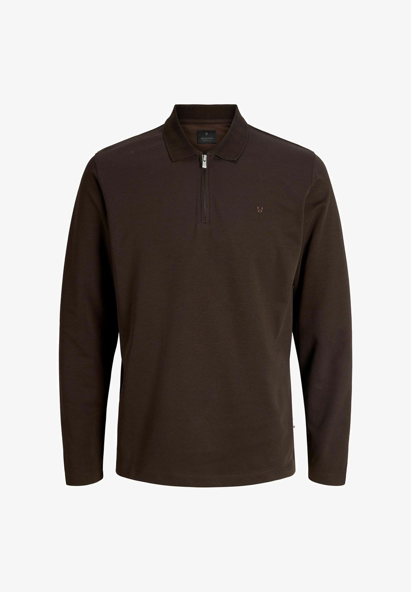 Polo à manches longues marron foncé avec une demi-fermeture éclair et un petit logo brodé sur le côté gauche de la poitrine.