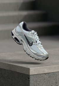 Unselected, pure platinum-coloured/grid iron/metallic silver-coloured/black/flat silver-coloured/white
