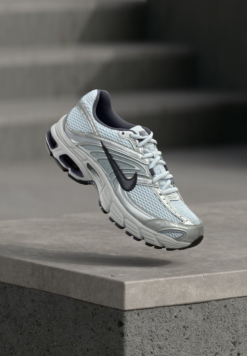 AIR MAX MOTO 2K pure platinum-coloured/grid iron/metallic silver-coloured/black/flat silver-coloured/white/silver-coloured