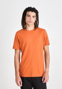 BOSS TEGOOD - Tricou basic - open orange