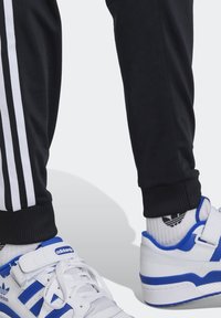 adidas Originals Träningsbyxor - black