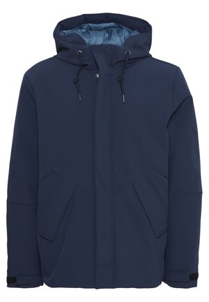 Giacca impermeabile blu navy con cappuccio, dotata di chiusura con zip, due tasche anteriori, polsini elasticizzati e una fodera interna liscia.