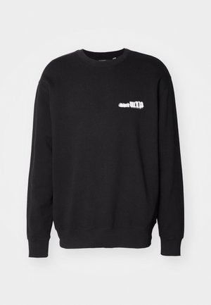 Sudadera negra de algodón. Presenta un cuello redondo, mangas largas y una pequeña impresión gráfica blanca en el lado superior izquierdo del pecho.