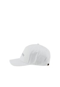 Căciulă albă din bumbac cu o vizieră curbă, având un logo subtil negru pe față și un accent negru pe spate. Design clasic.