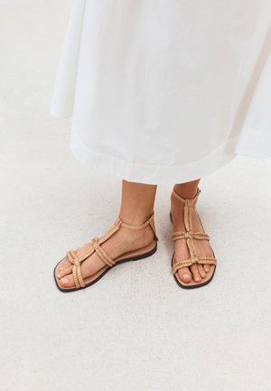 Next, REGULAR FIT - FOREVER COMFORT® WEAVE GLADIATOR SANDALS . - Sandále - camel