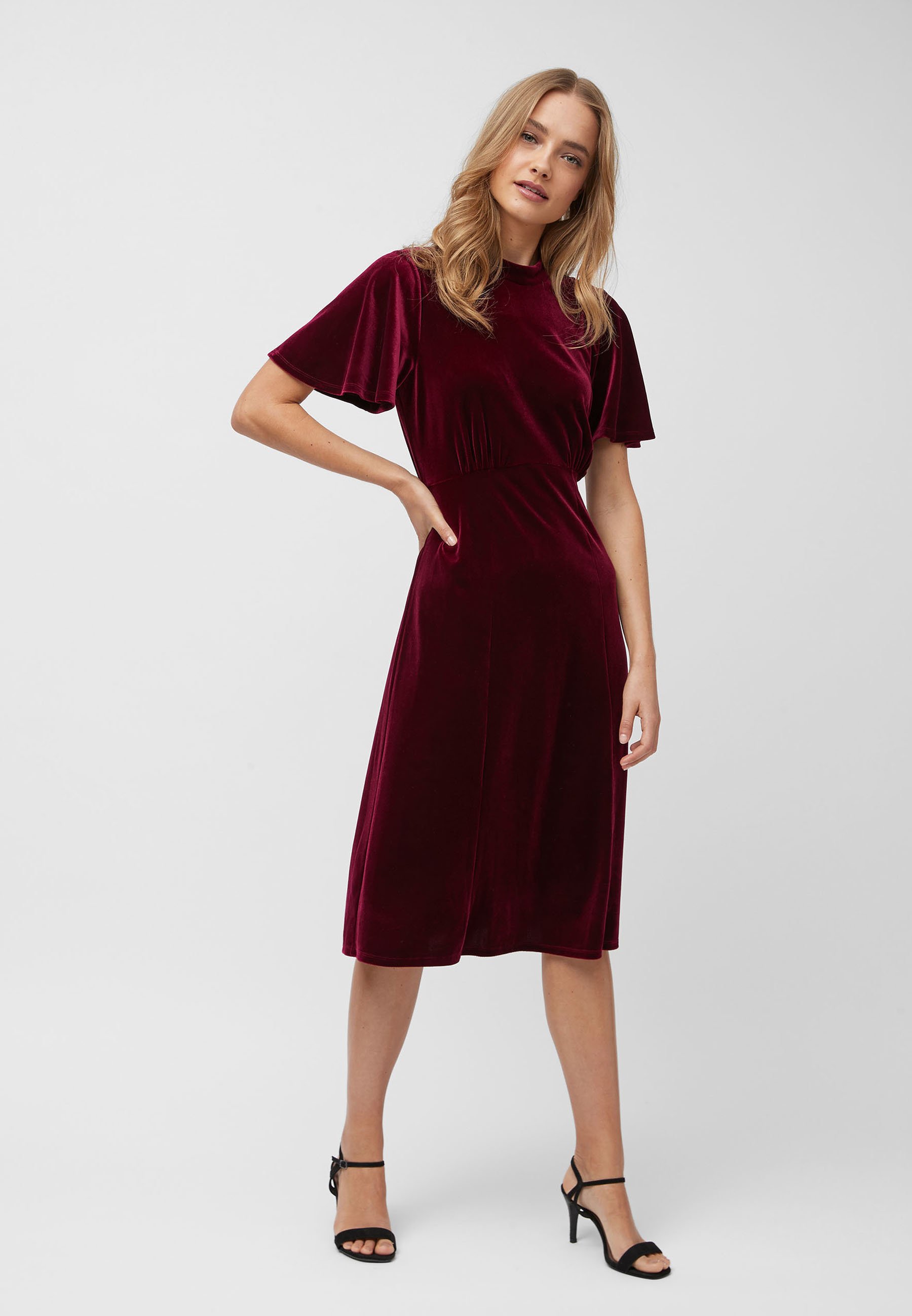 BLACK VELVET FLUTE SLEEVE MIDI DRESS 