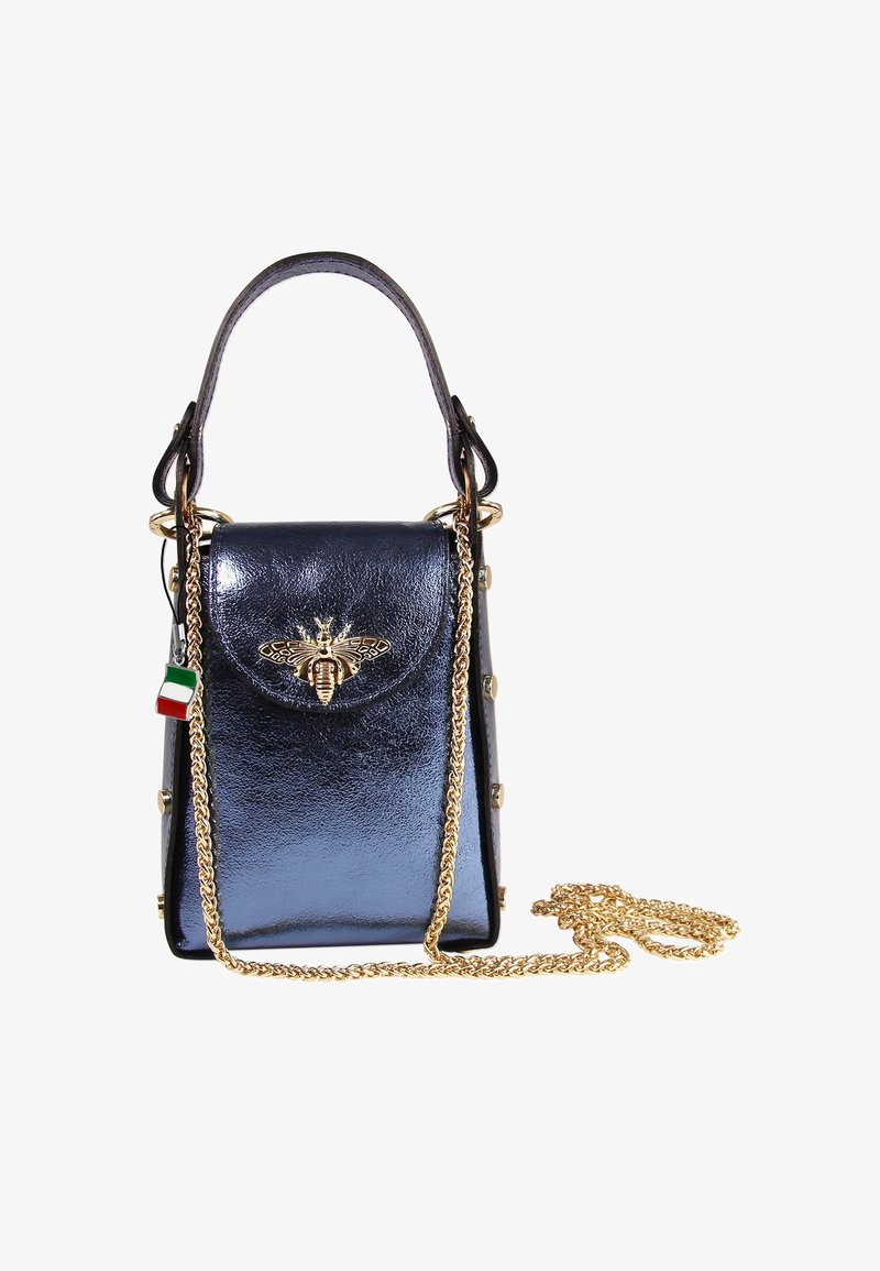 Kleine marineblau leren handtas met een glanzende afwerking, een gouden bij-embleem, een gouden kettingriem en een tricolor detail van de Italiaanse vlag.