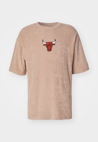 New Era NBA CHICAGO BULLS TEE - Squadra - brown