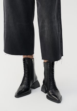 Šněrovací kotníkové boty - black