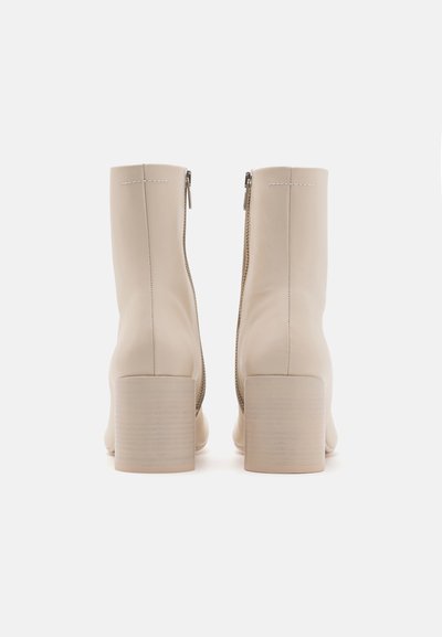MM6 Maison Margiela BOOT - Klassikalised poolsaapad - sandshell