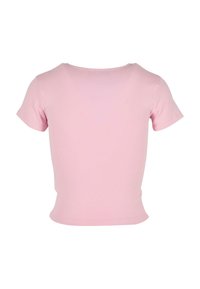Kurzes, eng anliegendes Oberteil aus weichem, pinkfarbenem Baumwollstoff mit rundem Ausschnitt und glatter Textur. Keine zusätzlichen Muster oder Verzierungen vorhanden.