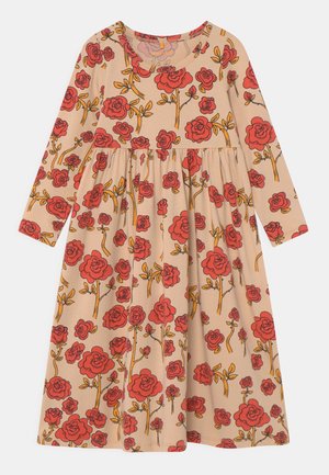 Langarmige jurk van beige stof met een rood en geel bloemenpatroon, met een geraffineerde taille en een relaxte pasvorm.