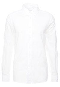 Camisa de algodón blanca de botones, con mangas largas, cuello y corte recto. Presenta una tapeta frontal con botones y una textura suave.
