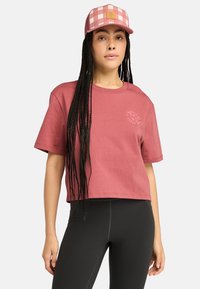 Timberland GRAPHIC SHORT-SLEEVE TEE - Triko s potiskem - apple butter