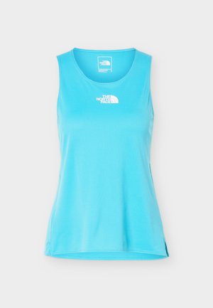 Camiseta deportiva sin mangas de color azul claro con el logo blanco de "The North Face" centrado en el pecho.