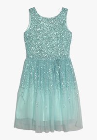 Robe sans manches bleu clair avec un corsage pailleté et une jupe en tulle, conçue pour des occasions formelles ou des soirées.